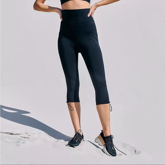 NEW FREE PEOPLE Class Act Cropped Legging in Black Size XS - Picture 1 of 6